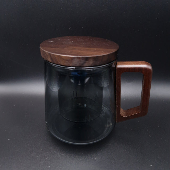 Glass tea mug with wooden handle and infuser – 400 ml